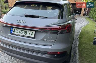 Позашляховик / Кросовер Audi Q4 e-tron 2021 в 