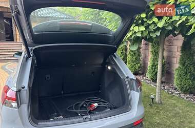 Позашляховик / Кросовер Audi Q4 e-tron 2021 в 