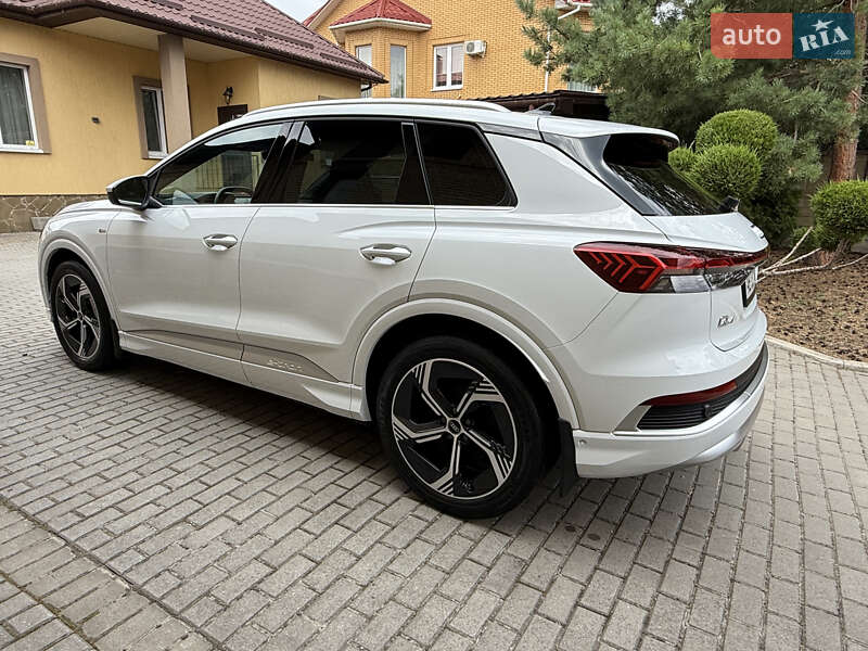 Позашляховик / Кросовер Audi Q4 e-tron 2023 в Дніпрі