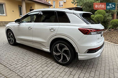 Позашляховик / Кросовер Audi Q4 e-tron 2023 в 