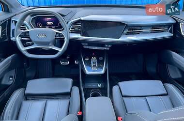 Позашляховик / Кросовер Audi Q4 e-tron 2023 в 