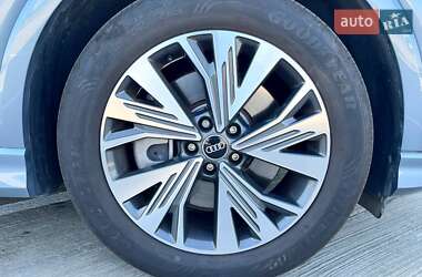 Позашляховик / Кросовер Audi Q4 e-tron 2023 в 