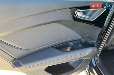 Внедорожник / Кроссовер Audi Q4 e-tron 2024 в 