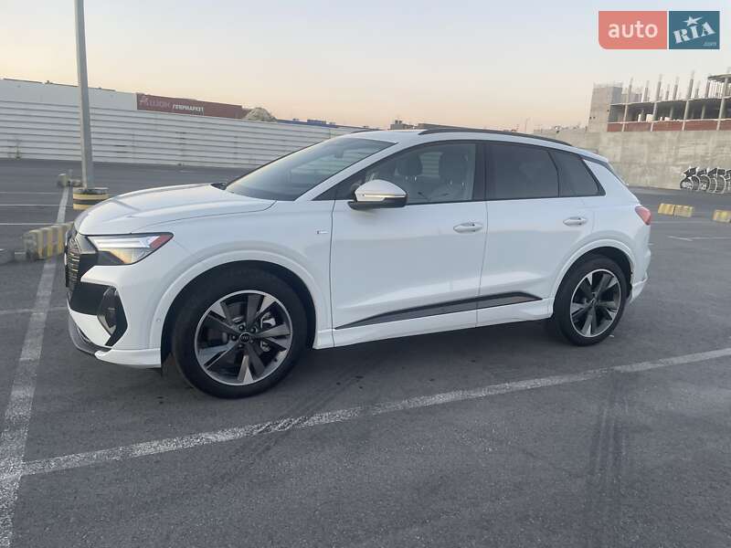 Позашляховик / Кросовер Audi Q4 e-tron 2024 в Львові