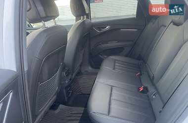 Внедорожник / Кроссовер Audi Q4 e-tron 2024 в 