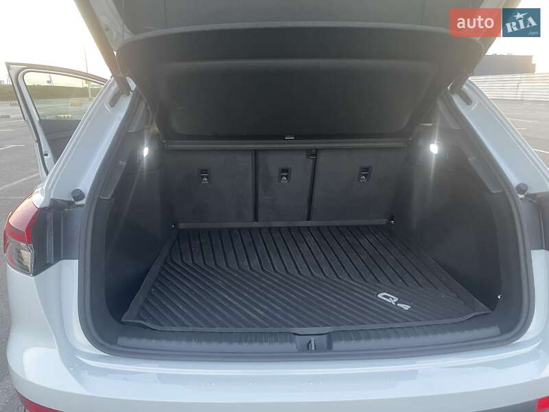 Позашляховик / Кросовер Audi Q4 e-tron 2024 в Львові