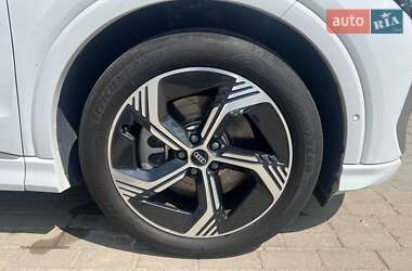 Внедорожник / Кроссовер Audi Q4 e-tron 2023 в 