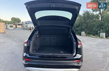 Внедорожник / Кроссовер Audi Q4 e-tron 2023 в 