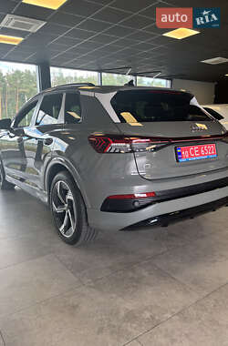 Позашляховик / Кросовер Audi Q4 e-tron 2025 в 