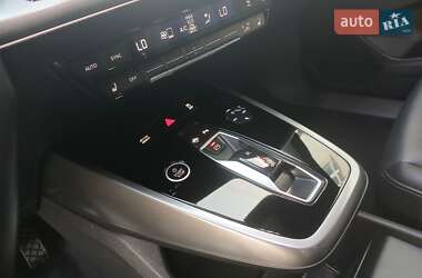 Позашляховик / Кросовер Audi Q4 e-tron 2021 в 
