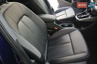 Позашляховик / Кросовер Audi Q4 e-tron 2021 в 