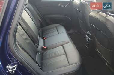 Позашляховик / Кросовер Audi Q4 e-tron 2021 в 