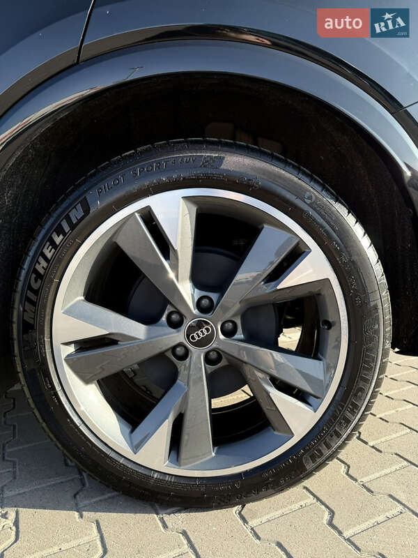 Внедорожник / Кроссовер Audi Q4 e-tron 2021 в Киеве