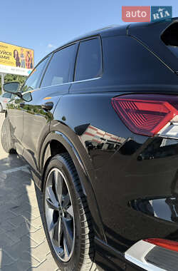 Внедорожник / Кроссовер Audi Q4 e-tron 2021 в Киеве