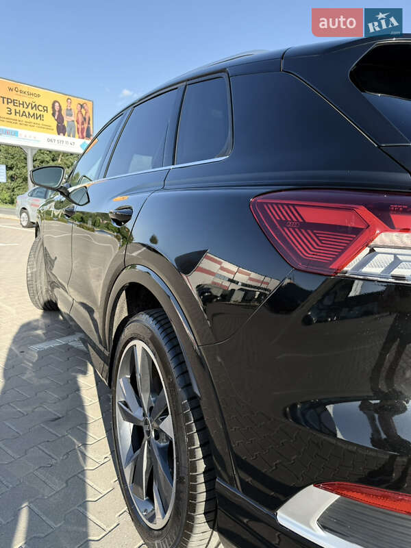 Внедорожник / Кроссовер Audi Q4 e-tron 2021 в Киеве