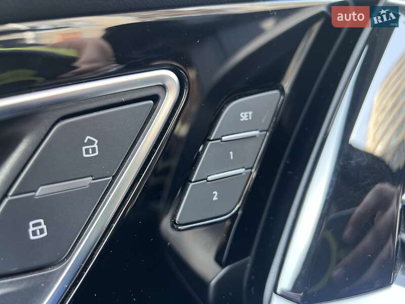 Позашляховик / Кросовер Audi Q4 e-tron 2022 в Дніпрі