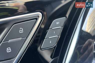 Внедорожник / Кроссовер Audi Q4 e-tron 2022 в 