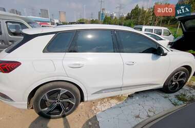Внедорожник / Кроссовер Audi Q4 e-tron 2024 в 