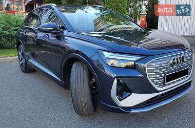 Внедорожник / Кроссовер Audi Q4 e-tron 2024 в 