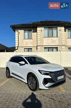 Позашляховик / Кросовер Audi Q4 e-tron 2023 в 
