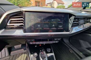 Позашляховик / Кросовер Audi Q4 e-tron 2022 в 