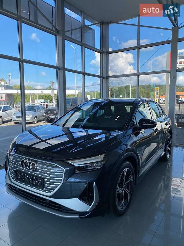 Позашляховик / Кросовер Audi Q4 e-tron 2024 в 
