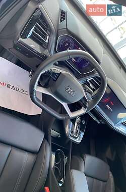 Позашляховик / Кросовер Audi Q4 e-tron 2024 в 