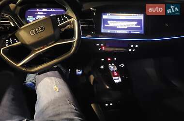 Внедорожник / Кроссовер Audi Q4 e-tron 2022 в 