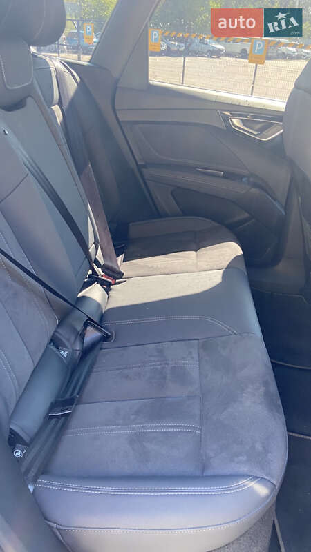 Внедорожник / Кроссовер Audi Q4 e-tron 2023 в Харькове