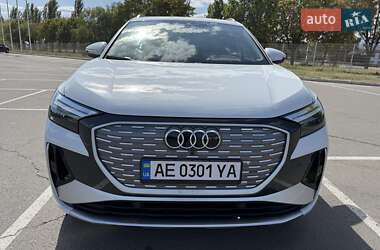 Позашляховик / Кросовер Audi Q4 e-tron 2023 в 