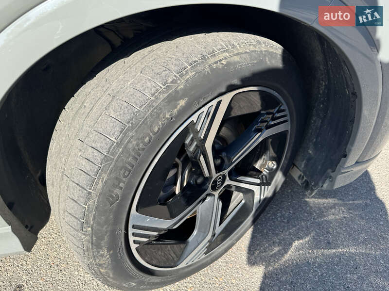 Внедорожник / Кроссовер Audi Q4 e-tron 2023 в Днепре