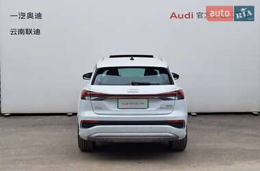 Позашляховик / Кросовер Audi Q4 e-tron 2023 в 