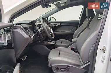Позашляховик / Кросовер Audi Q4 e-tron 2023 в 
