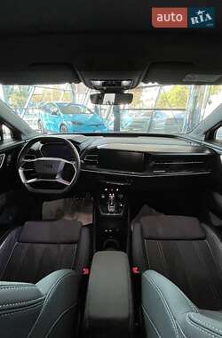 Позашляховик / Кросовер Audi Q4 e-tron 2023 в 