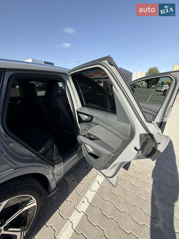 Позашляховик / Кросовер Audi Q4 e-tron 2024 в Києві