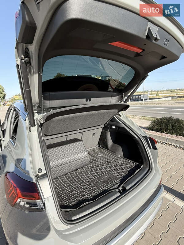 Позашляховик / Кросовер Audi Q4 e-tron 2024 в Києві