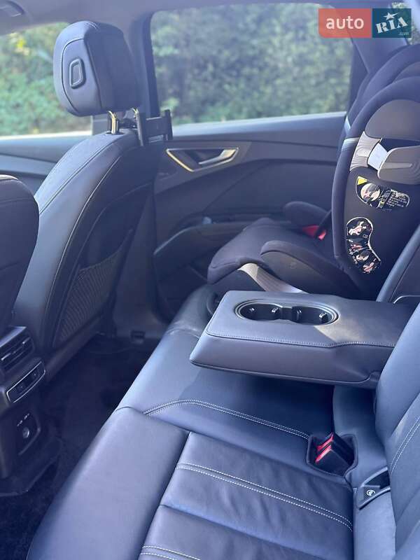 Позашляховик / Кросовер Audi Q4 e-tron 2022 в Дрогобичі