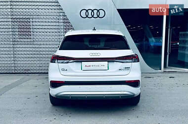 Позашляховик / Кросовер Audi Q4 e-tron 2023 в 