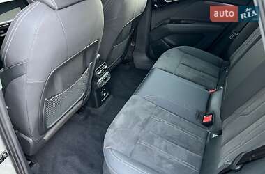 Позашляховик / Кросовер Audi Q4 e-tron 2022 в 