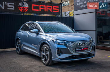 Позашляховик / Кросовер Audi Q4 e-tron 2024 в 