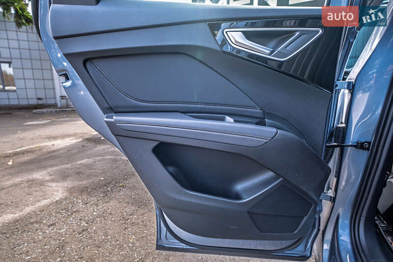 Внедорожник / Кроссовер Audi Q4 e-tron 2024 в Киеве