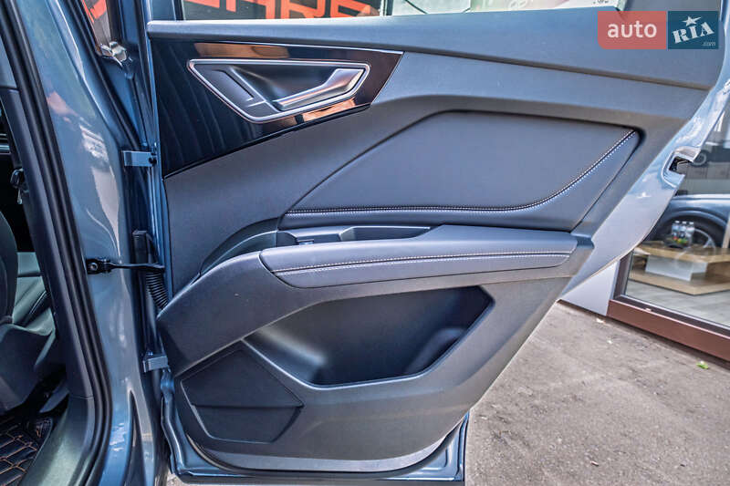 Внедорожник / Кроссовер Audi Q4 e-tron 2024 в Киеве