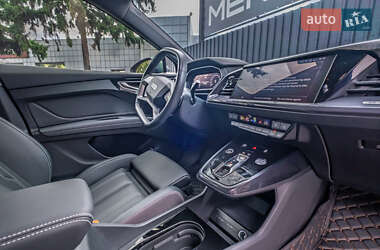 Позашляховик / Кросовер Audi Q4 e-tron 2024 в 