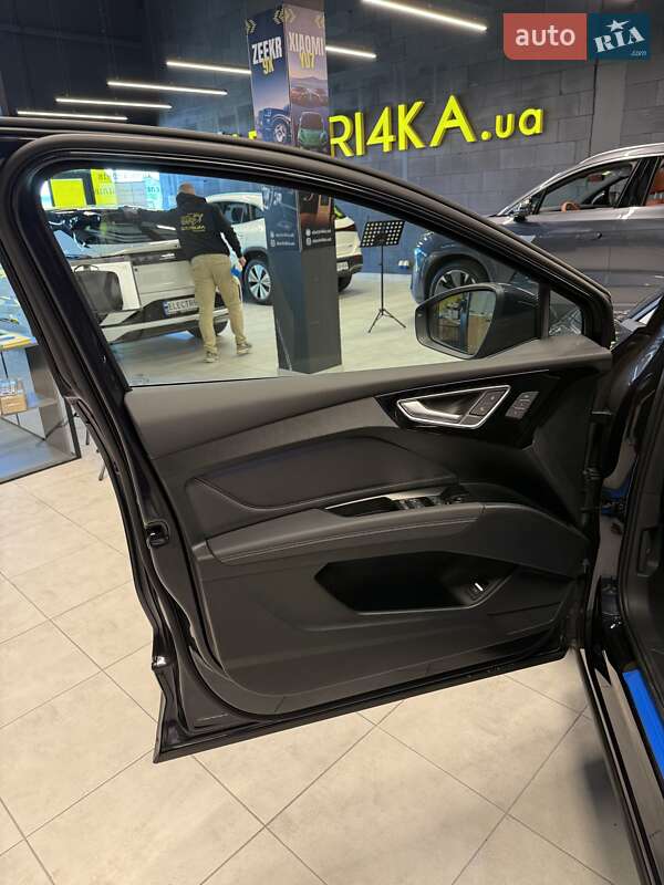 Позашляховик / Кросовер Audi Q4 e-tron 2025 в Львові