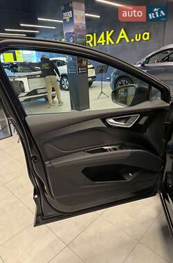 Внедорожник / Кроссовер Audi Q4 e-tron 2025 в 