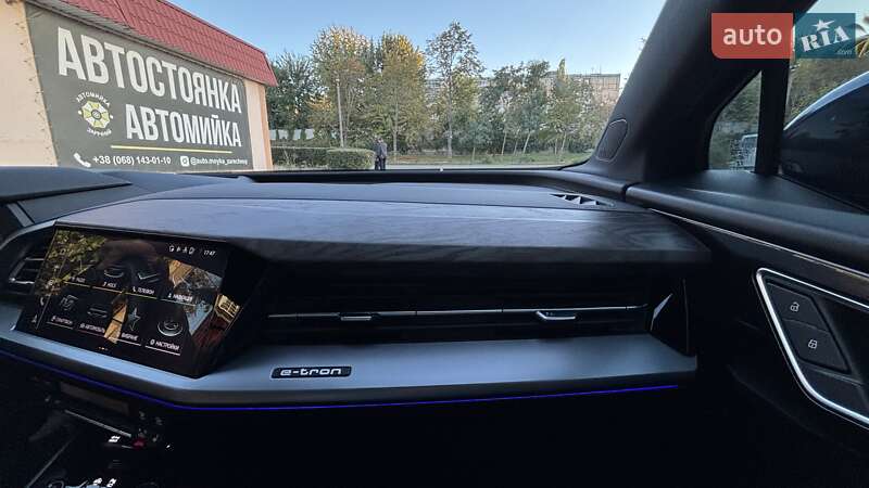 Позашляховик / Кросовер Audi Q4 e-tron 2023 в Кривому Розі