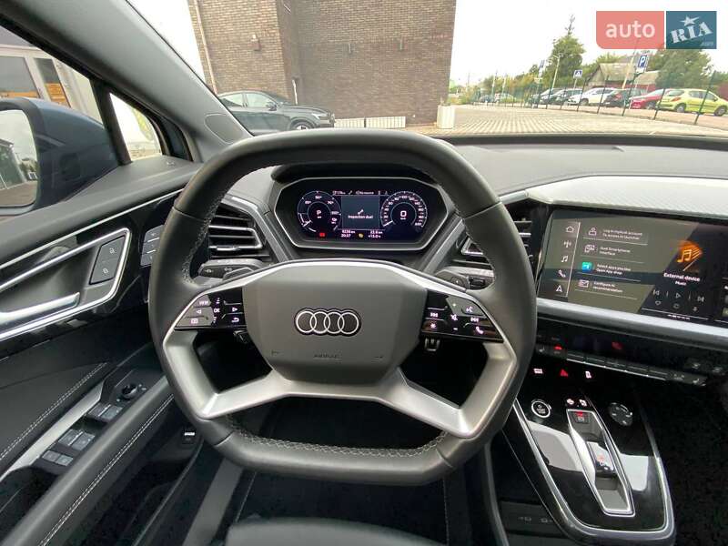 Позашляховик / Кросовер Audi Q4 e-tron 2024 в Погребах