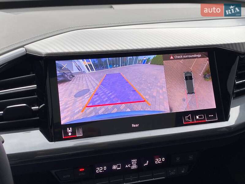 Позашляховик / Кросовер Audi Q4 e-tron 2024 в Погребах