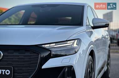 Позашляховик / Кросовер Audi Q4 e-tron 2021 в 