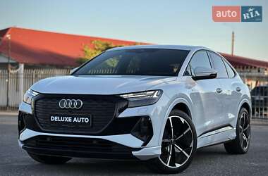 Позашляховик / Кросовер Audi Q4 e-tron 2021 в 